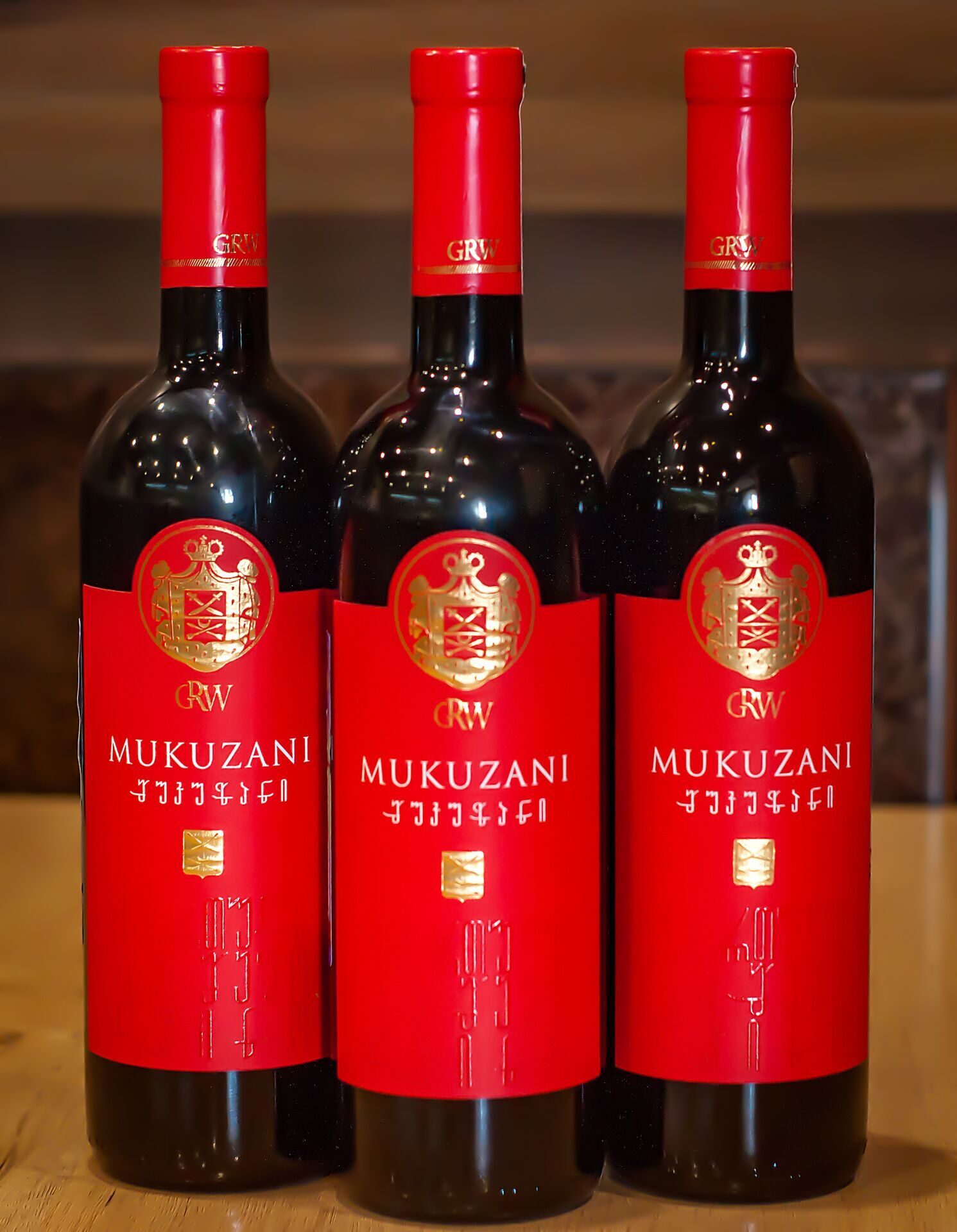 Вино мукузани красное купить. Грузинское вино Мукузани. Хареба Мукузани красное сухое. Вино грузинское домашнее красное. Грузинские вина полусухие красные.